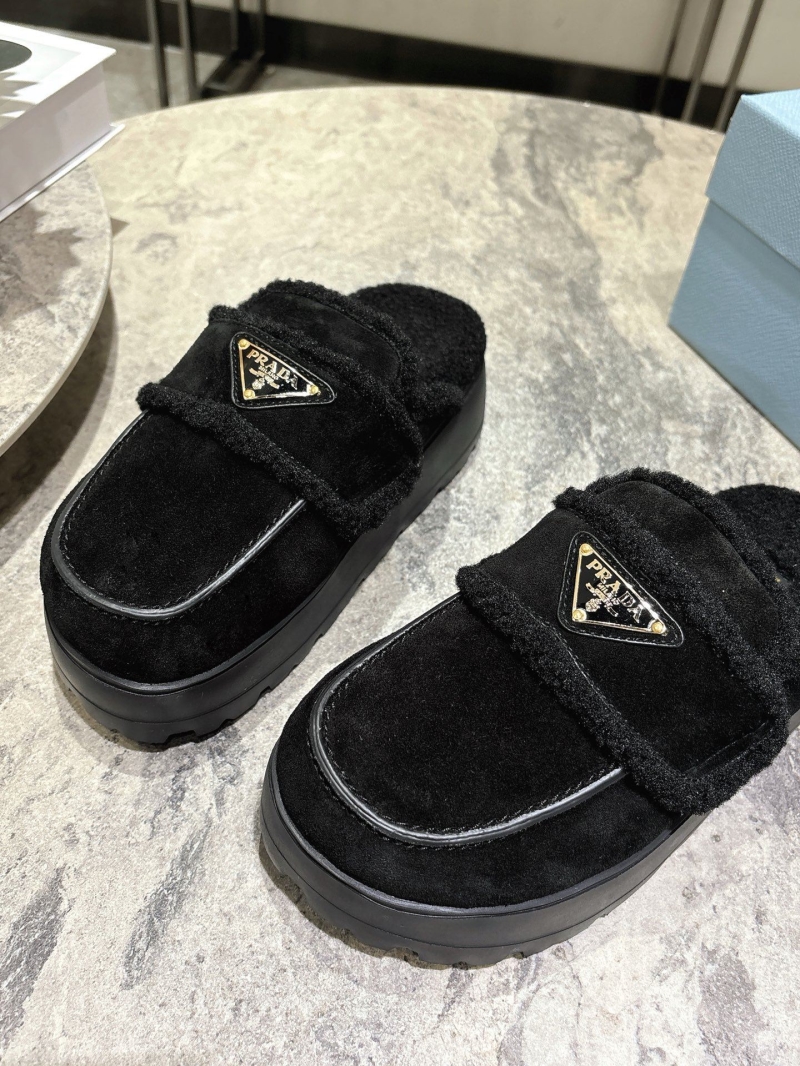 Pra*a slippers